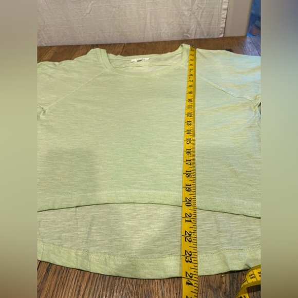 Livom cropped T-shirt – Size XS💚 - Picture 4 of 7